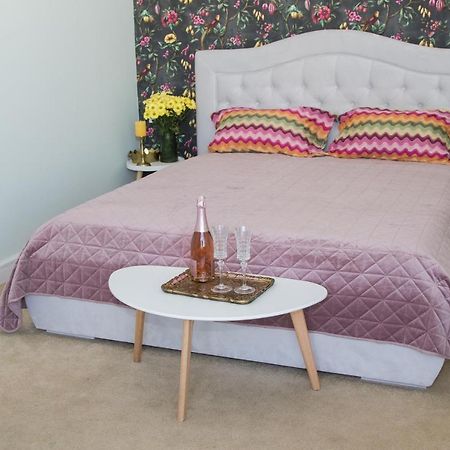 Apart Hotel Greenwood Near Sea Одеса Екстериор снимка
