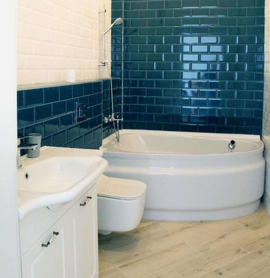 Apart Hotel Greenwood Near Sea Одеса Екстериор снимка