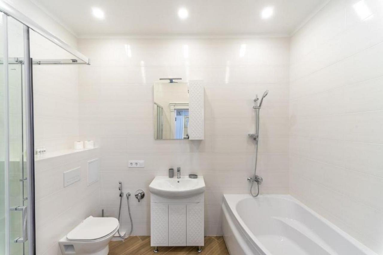 Apart Hotel Greenwood Near Sea Одеса Екстериор снимка