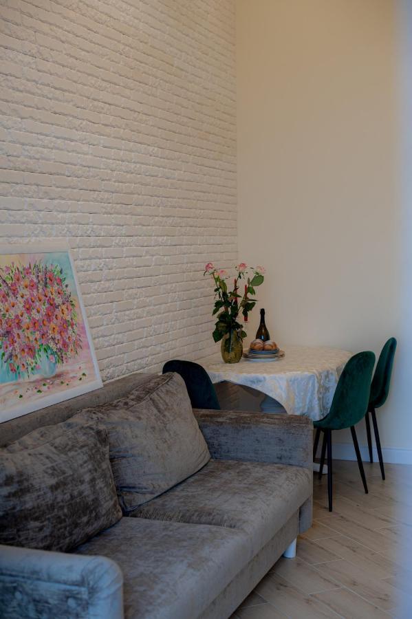 Apart Hotel Greenwood Near Sea Одеса Екстериор снимка
