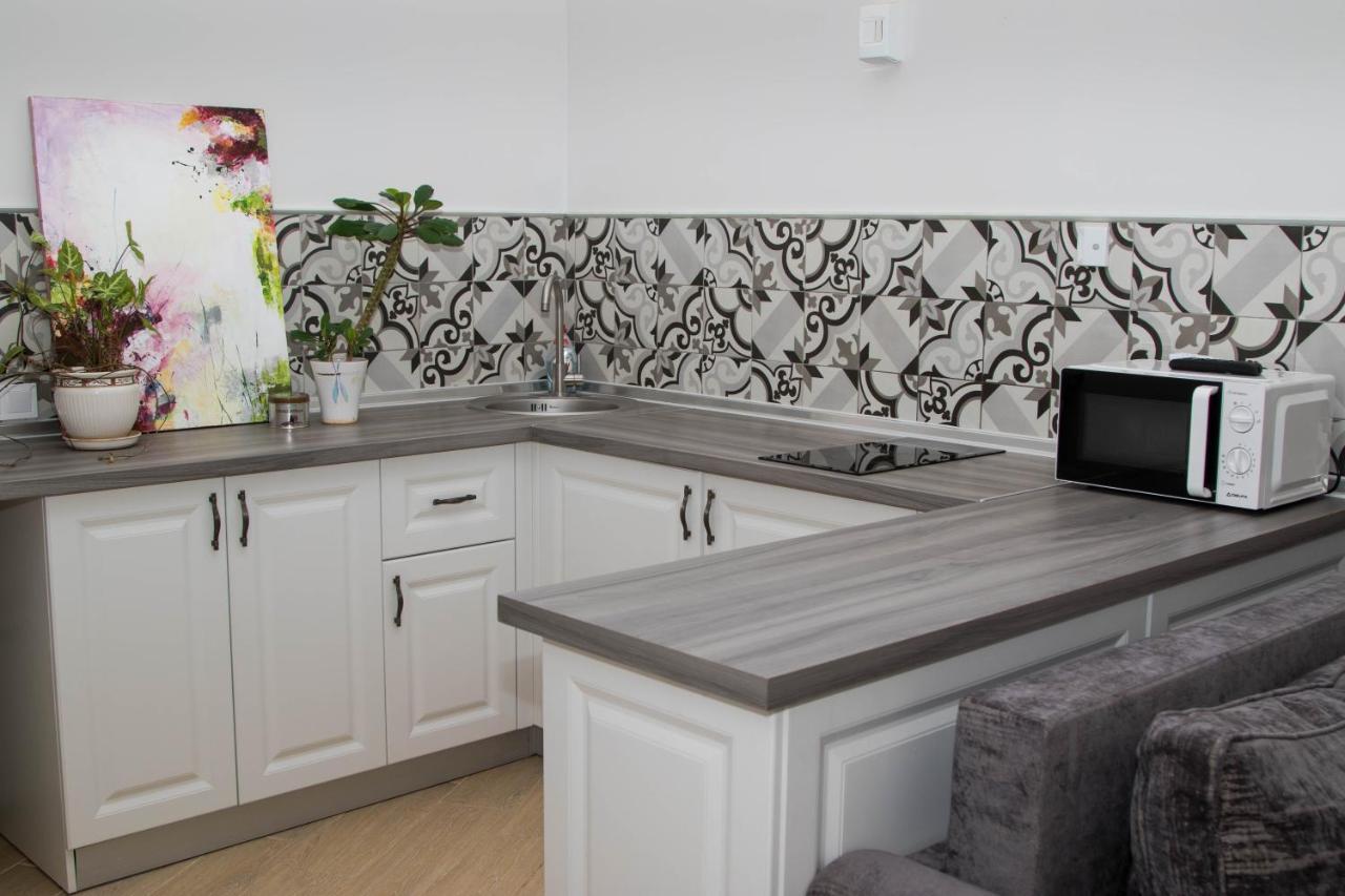 Apart Hotel Greenwood Near Sea Одеса Екстериор снимка