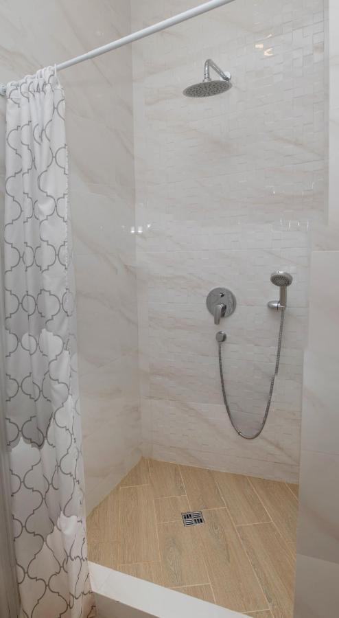Apart Hotel Greenwood Near Sea Одеса Екстериор снимка