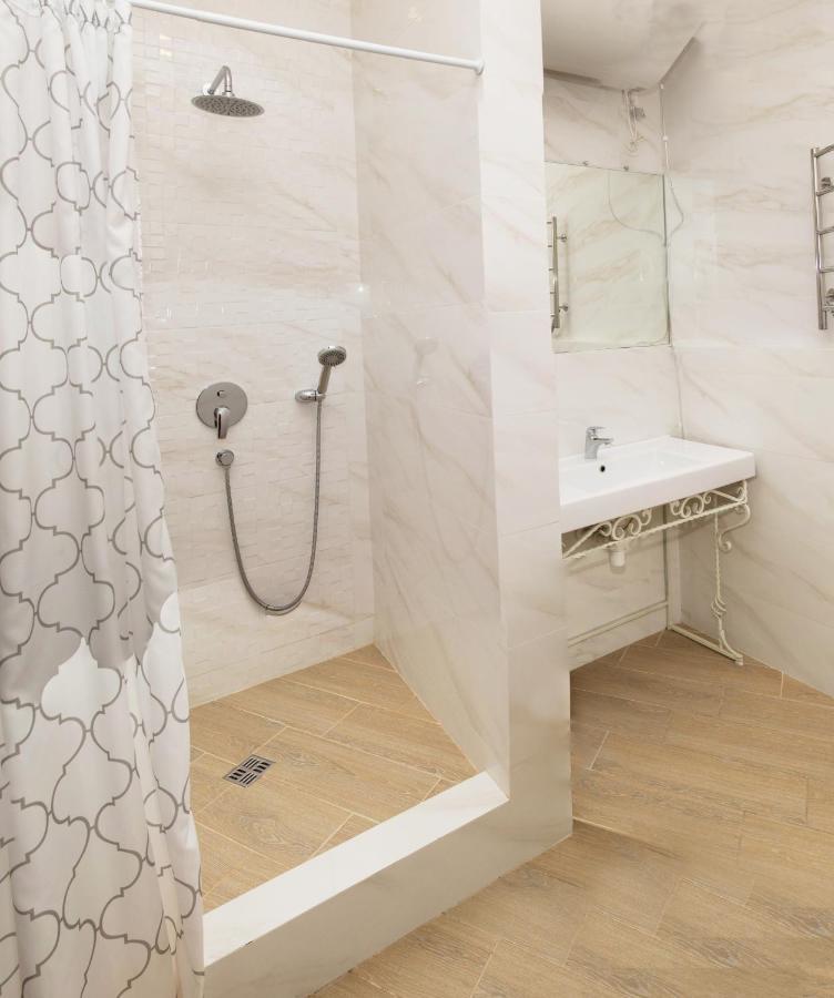Apart Hotel Greenwood Near Sea Одеса Екстериор снимка