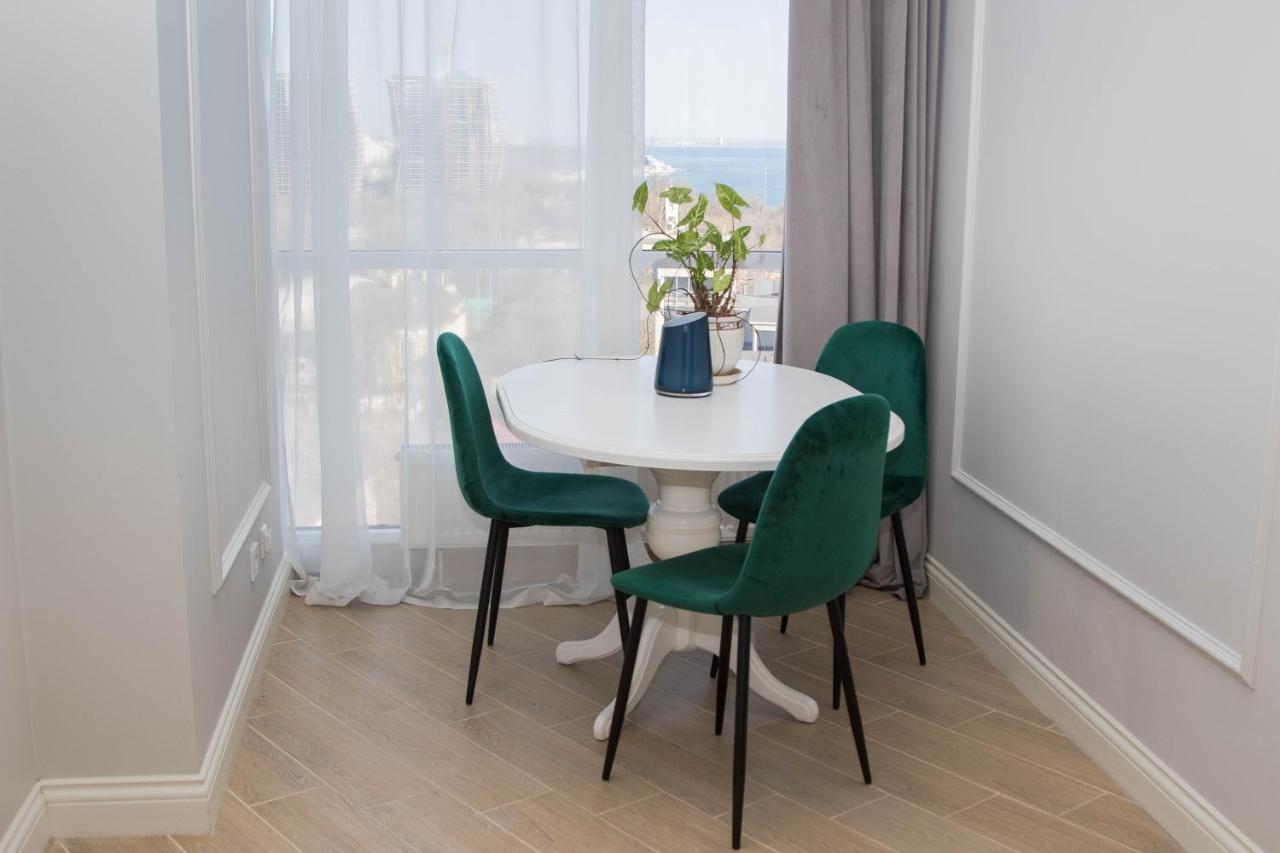 Apart Hotel Greenwood Near Sea Одеса Екстериор снимка
