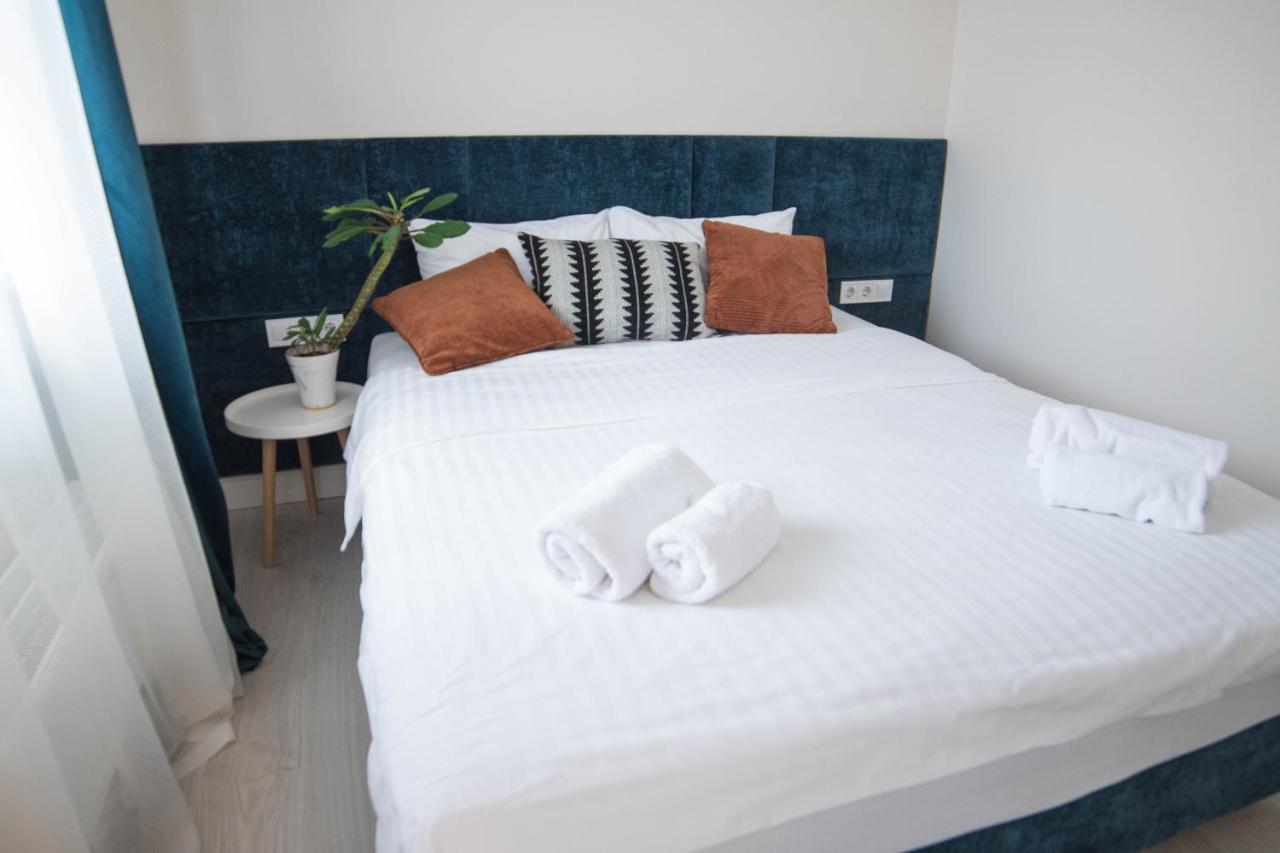 Apart Hotel Greenwood Near Sea Одеса Екстериор снимка