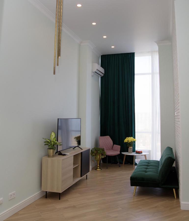 Apart Hotel Greenwood Near Sea Одеса Екстериор снимка