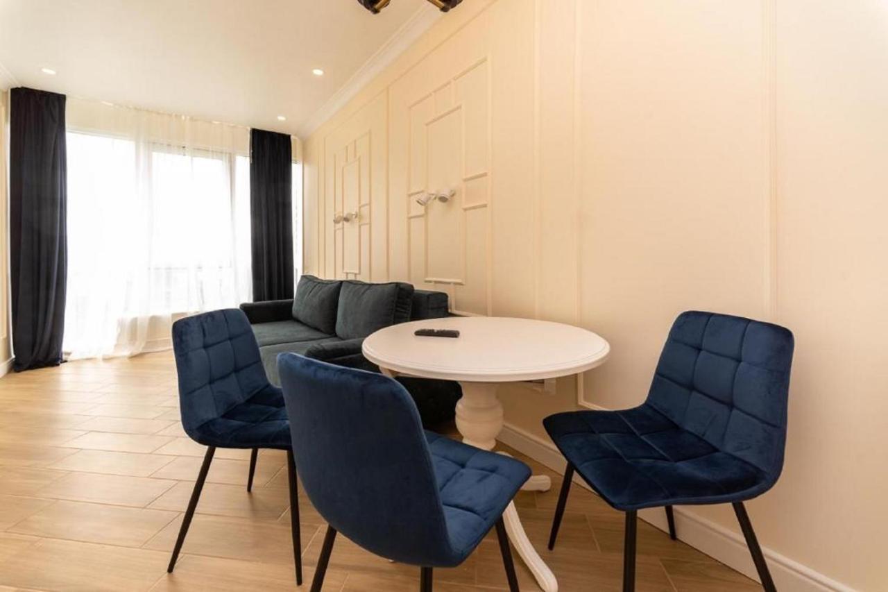 Apart Hotel Greenwood Near Sea Одеса Екстериор снимка
