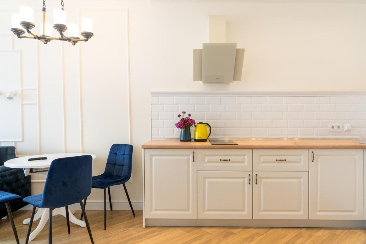 Apart Hotel Greenwood Near Sea Одеса Екстериор снимка