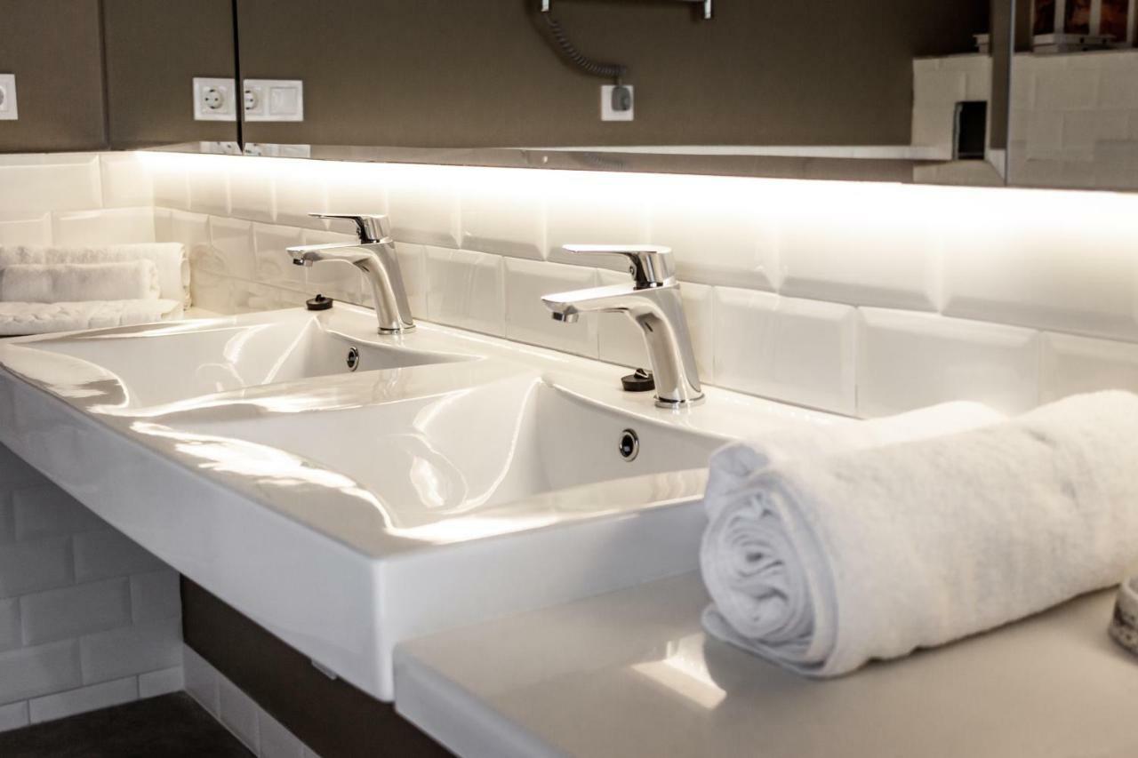 Apart Hotel Greenwood Near Sea Одеса Екстериор снимка