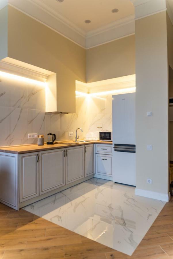 Apart Hotel Greenwood Near Sea Одеса Екстериор снимка