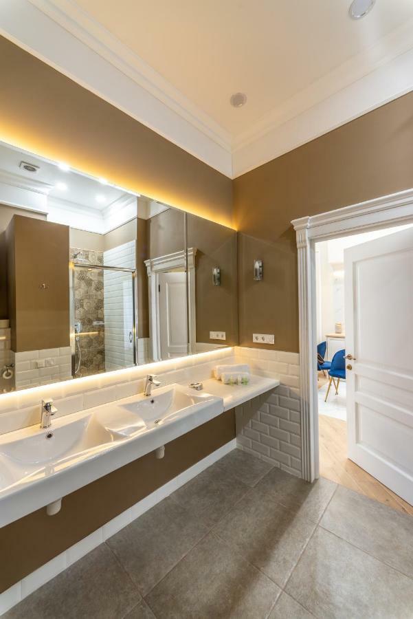 Apart Hotel Greenwood Near Sea Одеса Екстериор снимка