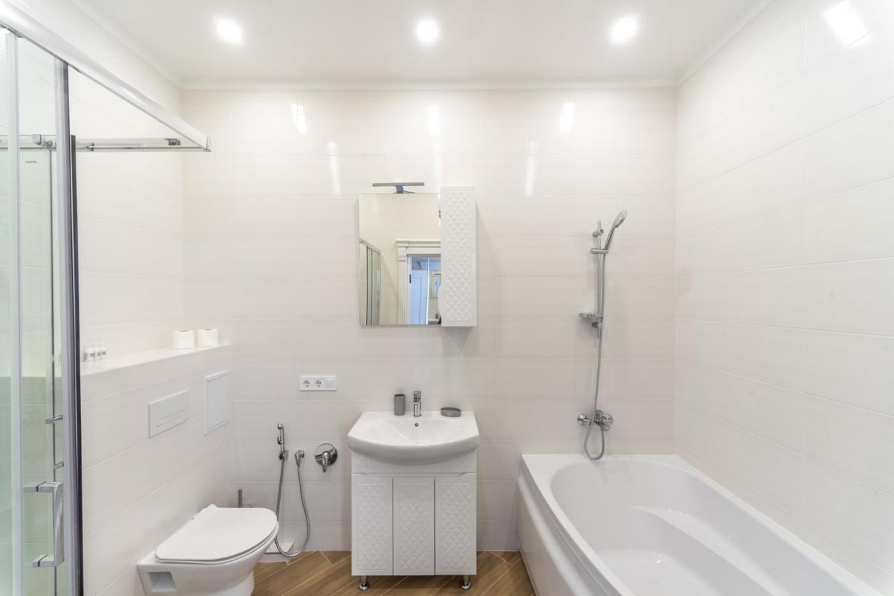 Apart Hotel Greenwood Near Sea Одеса Екстериор снимка